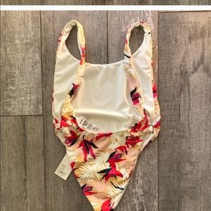 Billabong BRAND NEW size medium